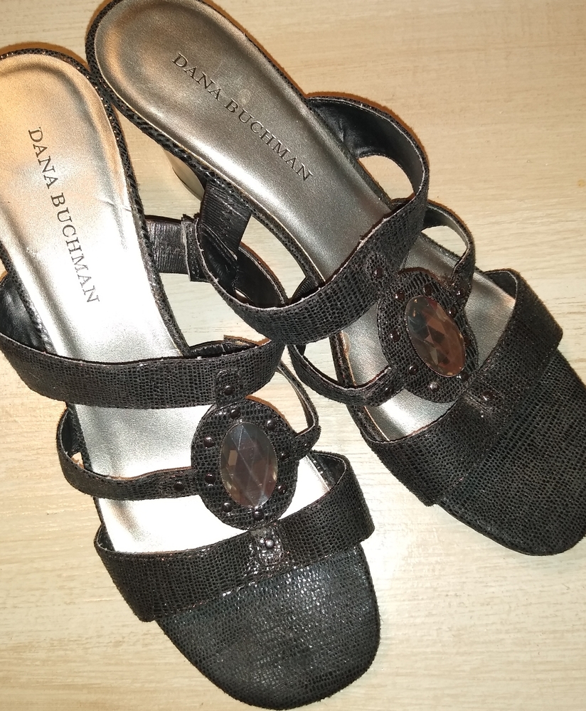 Dana Buchman Black Big Gem Accent Chunky Heels Sandals Shoes Lady's 9
